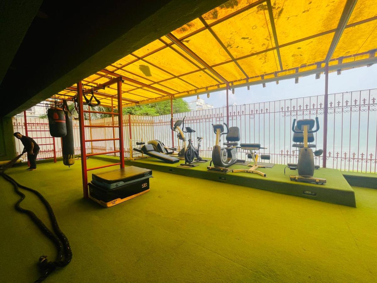 Home2 Renaissance Club Mumbai Luaran gambar