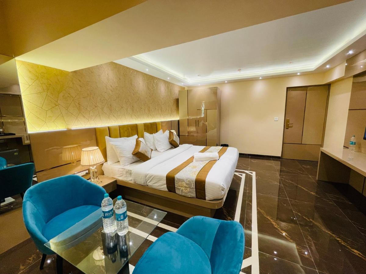 Home2 Renaissance Club Mumbai Luaran gambar