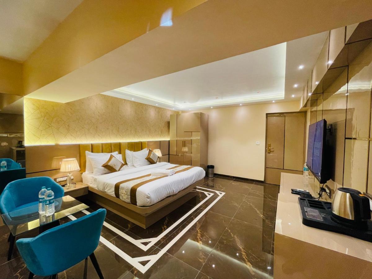 Home2 Renaissance Club Mumbai Luaran gambar