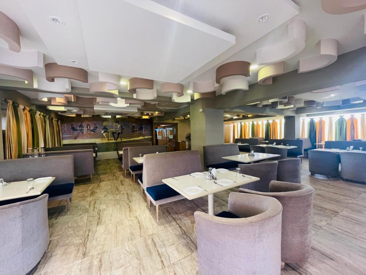 Home2 Renaissance Club Mumbai Luaran gambar