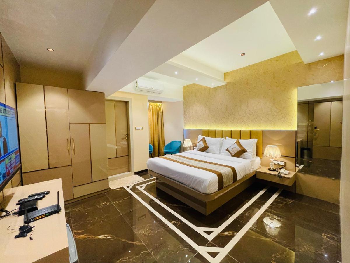 Home2 Renaissance Club Mumbai Luaran gambar