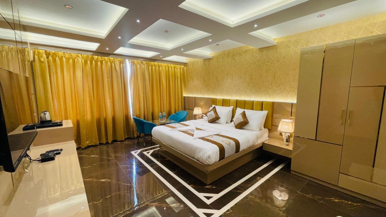 Home2 Renaissance Club Mumbai Luaran gambar