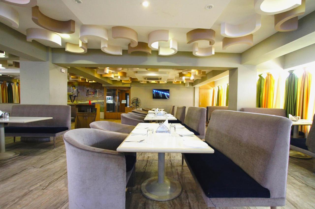 Home2 Renaissance Club Mumbai Luaran gambar